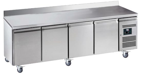 Image de Table réfrigérée 4 portes dessus inox avec dosseret 100 x 20 MM - prof. 700